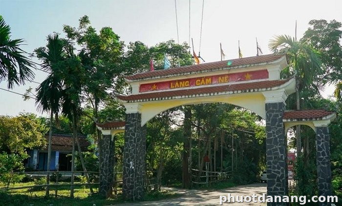 Làng chiếu Cẩm Nê